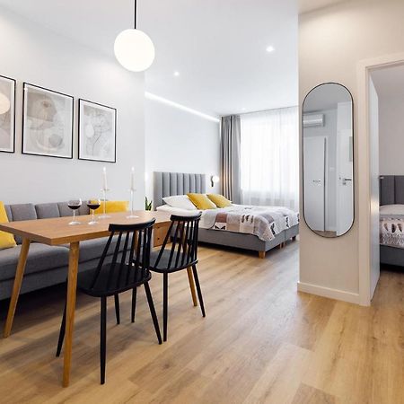 Apartamenty Familijne 쿠도바-즈루이 외부 사진