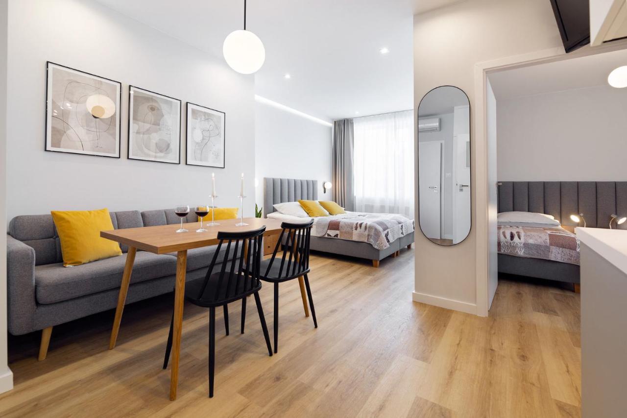 Apartamenty Familijne 쿠도바-즈루이 외부 사진